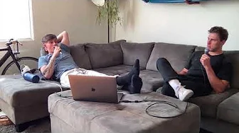 2Boyz1Couch