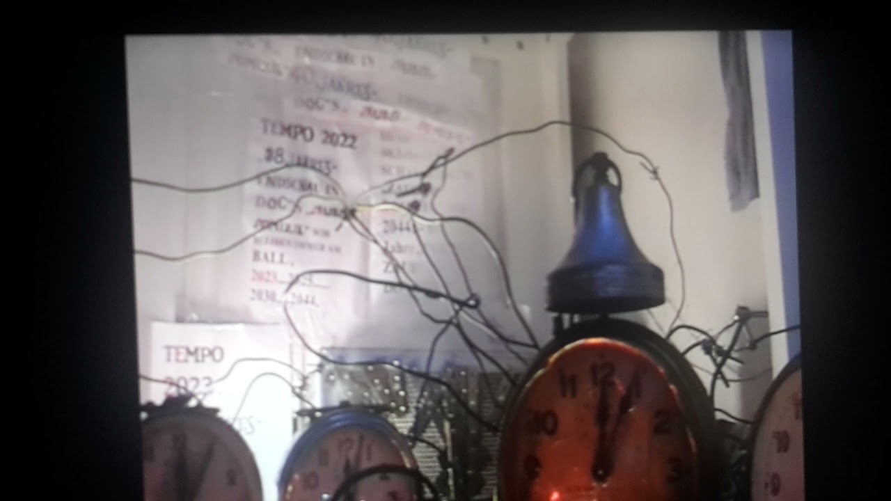 Silvester-Rahmenprpgramm mit Uhren gesteuerter Mini-Pyrobox unterm Küchentisch (2)