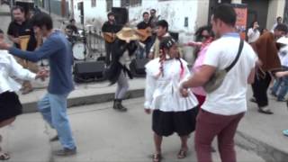 Video thumbnail of "A ORILLAS DEL RIO CHONTA - ZAPATOS DE CHAROL"