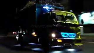 Story' wa terbaru aku duwe konco kembaran e gunbolo