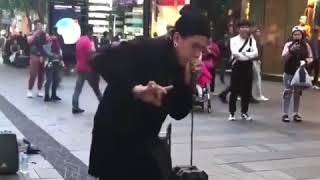 UNBELIEVABLE BEATBOX! Street Performer bring the PARTY