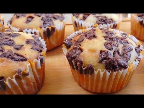 Chocolate Chip Muffins l Chocolate Chip Cupcakes by @bjkitchenflavour