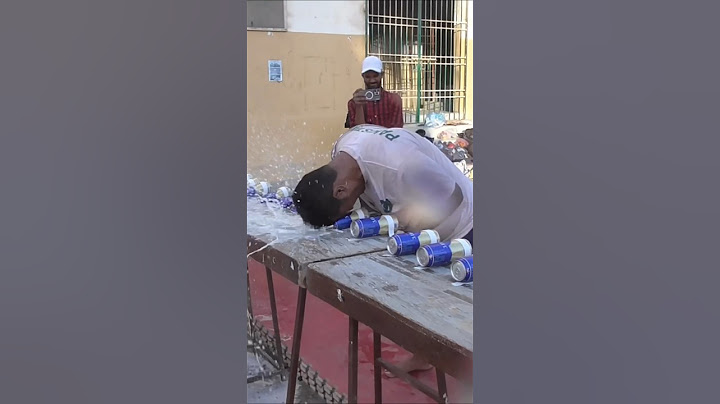 Most cans crushed with the head in 30 seconds - 39 by Muhammad Rashid 🇵🇰