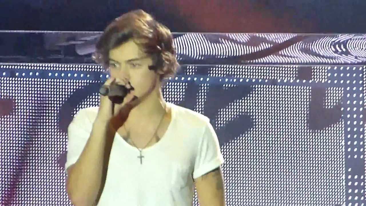 Teenage Dirtbag (full) - One Direction - Glasgow 26.02.13
