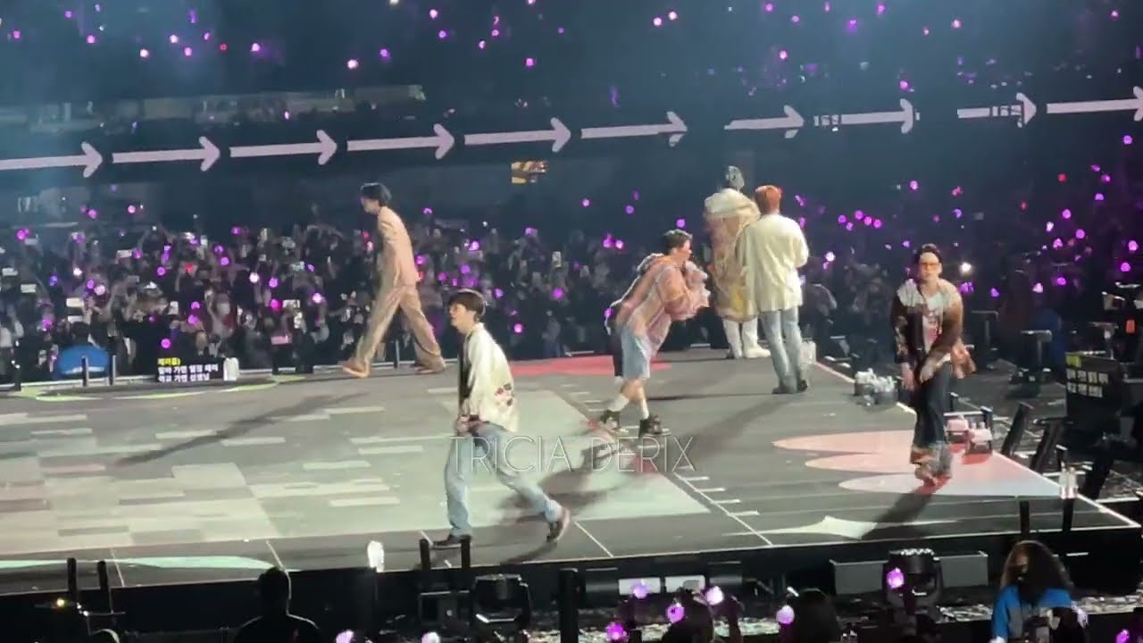 BTS (방탄소년단) PTD on stage LA 211202 - Airplane Pt. 2 + Baepsae (뱁새 / Silver Spoon)