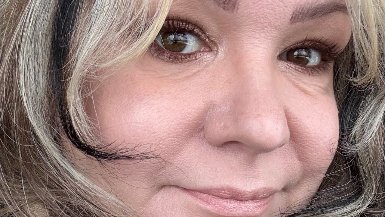 A very chatty GRWM using the Lisa Eldridge Desert Gleam palette and discussing synthetic diamonds.