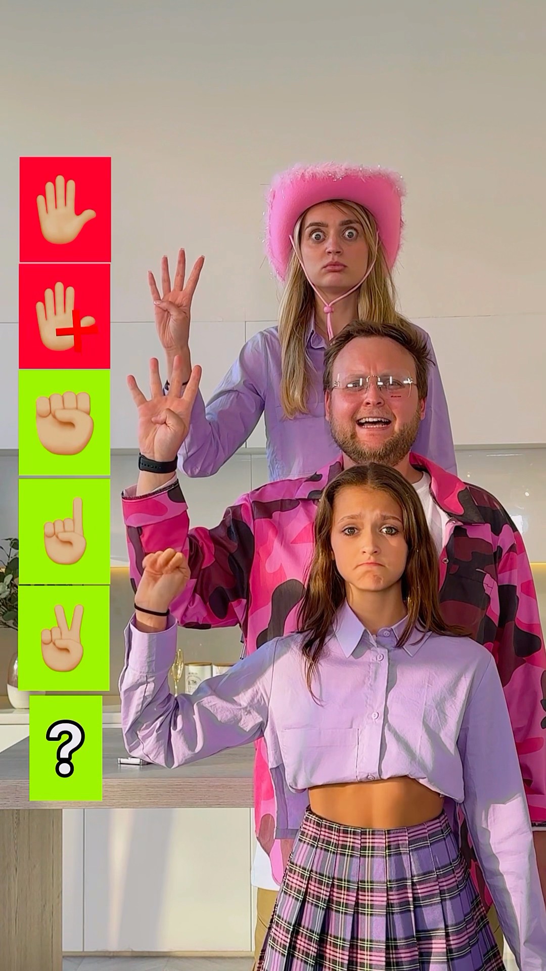 Which of us is more afraid???‍?️?