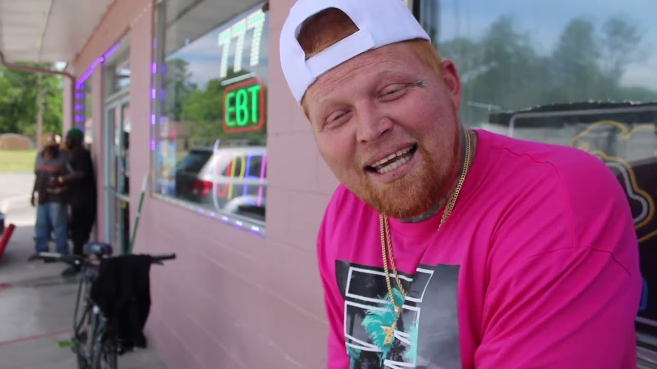 Millie Redd - Throwback Kid (Official Music Video) auf YouTube ansehen Millie Redd - Throwback Kid (Official Music Video) auf YouTube ansehen