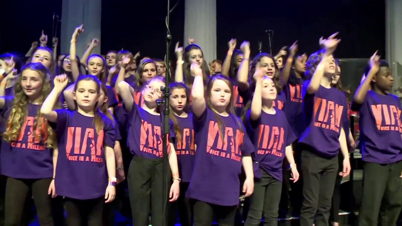5,000 children sing, Another Brick in the Wall  & Schools Out -  Voice in a Million