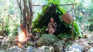 A homeless single mother builds a new home by the stream | Living in harmony with nature
