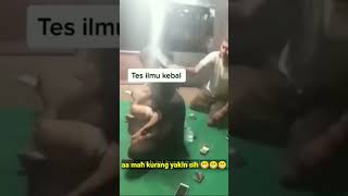 tes ilmu kebal, di pukul pake botol botol nya gak pecah 😁😁😁