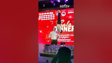 NSUT Quốc Cơ diễn xiếc cùng con trai cực kì điêu luyện khiến khán giả thích thú