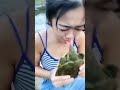 【中国美女】スッポンに舌を噛まれてみた