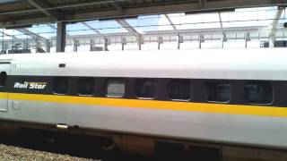 700系7000番台E4編成と700系3000番台B2編成 岡山駅入線