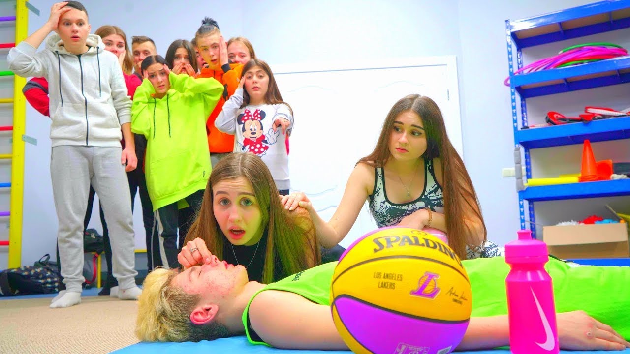 Diana a přátelé zachránili basketbalistu 🥰 Teenagerská láska ve škole | Vtipné dobrodružství