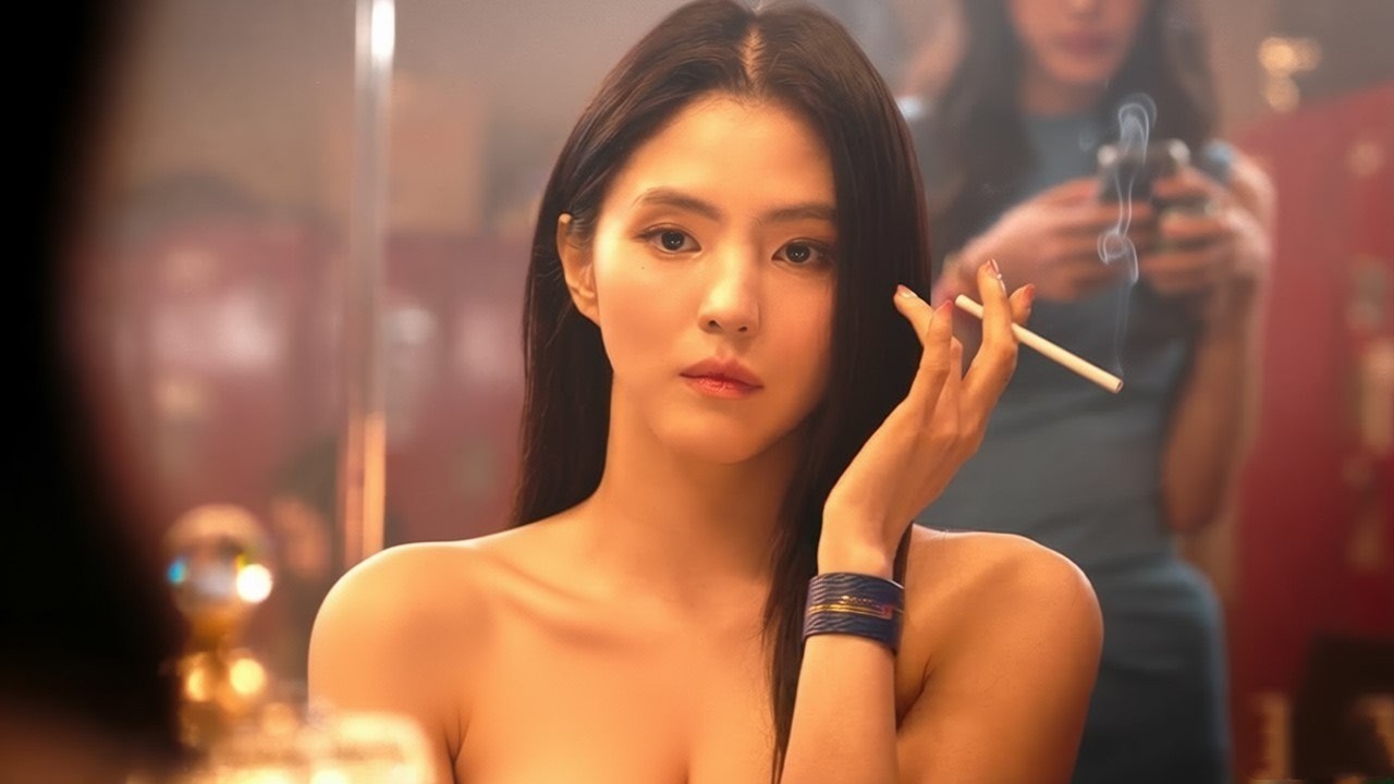 بنتين يخدعون رجل عصابة ويسرقون امواله فيبدأ بملاحقتهم