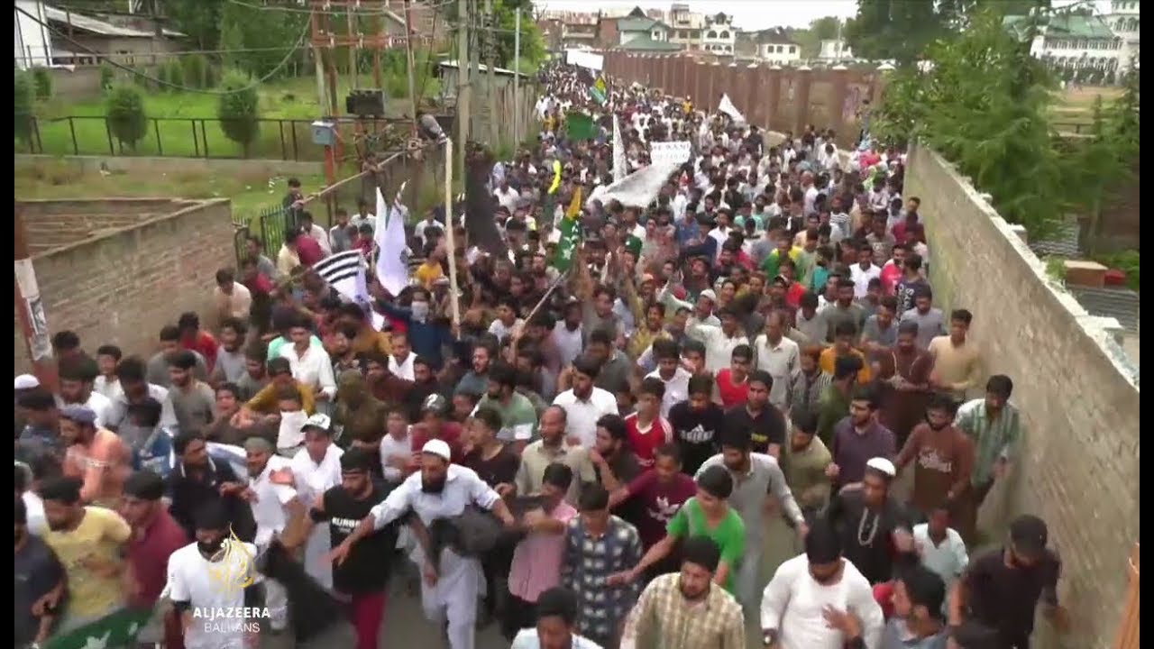 آلاف الأشخاص في شوارع كشمير الخاضعة للإدارة الهندية