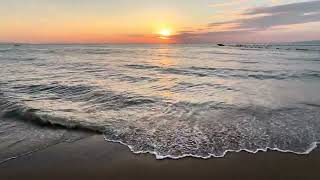 One minute of Peaceful waves. by Harry Edward Pierce 304 views 4 months ago 51 seconds