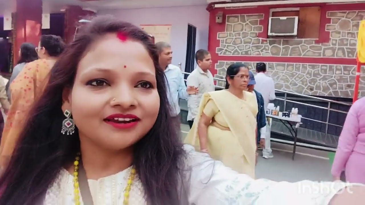 Dehradun mein Lokbhawan mein pushp pradarshni 