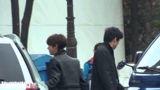 20131208 SBS 인기가요 출퇴근 : 자체발광 황광희의 팬서비스~