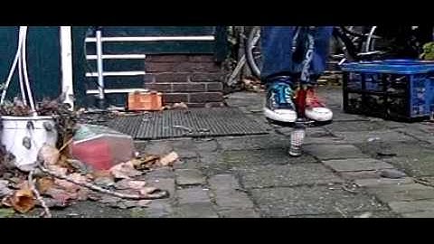 Random 360 "Barspin" on my cheap pogostick (High speed)