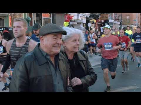 Video New Yorkers Trying to Cross the Street During the NYC Marathon