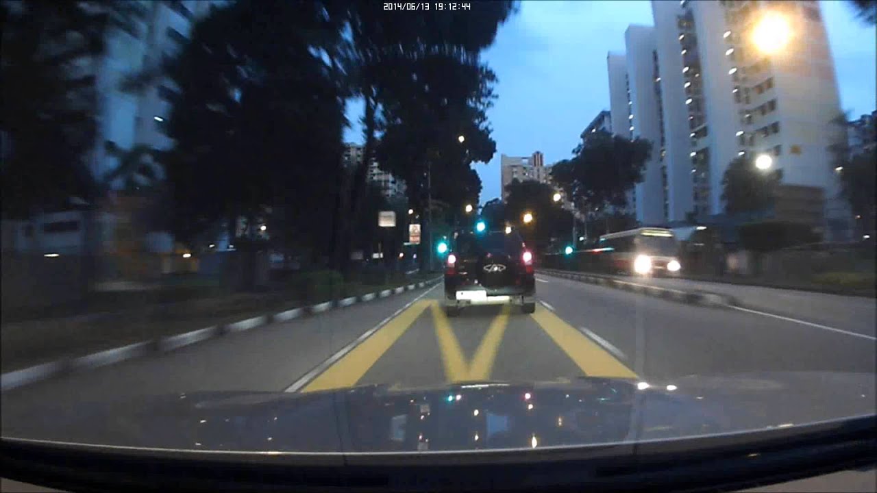 Near miss traffic accident - YouTube