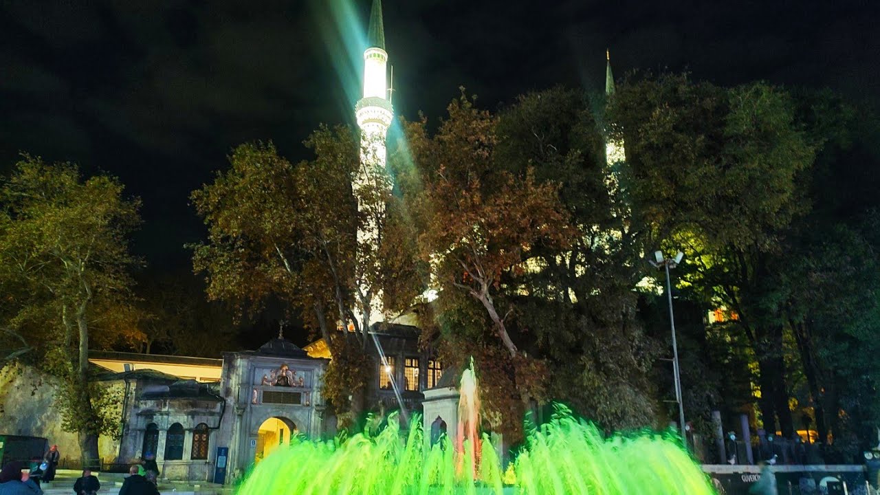 EYÜP SULTANIN MANEVÎ ATMOSFERİNDE MÜKEMMEL YATSI EZANI HALİT TÖRÜN