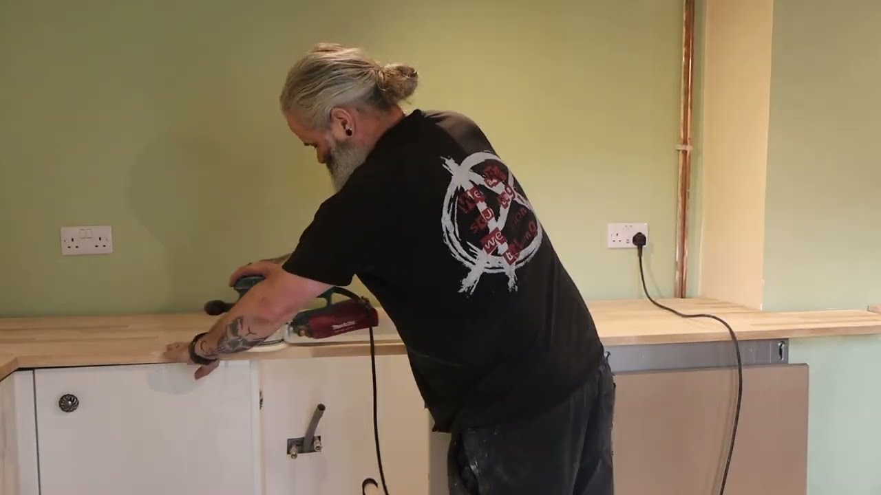 V76 Finally we have our solid wood kitchen worktops fitted.