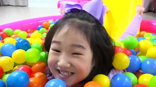 Boram play with New Hello Kitty Bus Boram play with New Hello Kitty Bus
