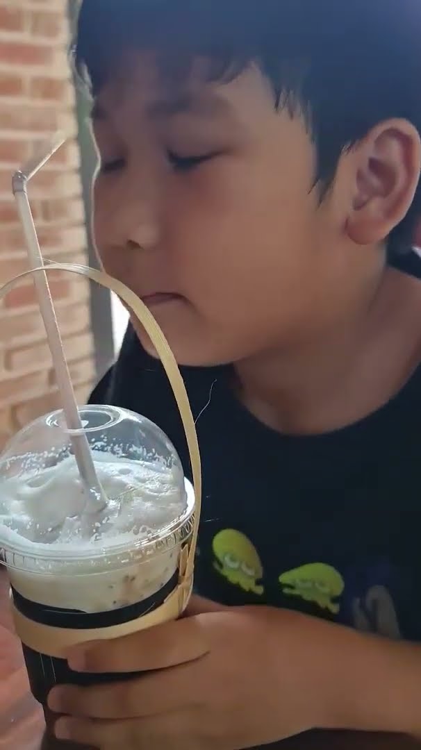 น้องบีมกินโกโก้ที่วัดหุบกระทิง