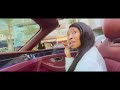 Faiza  dans la caisse clip officiel