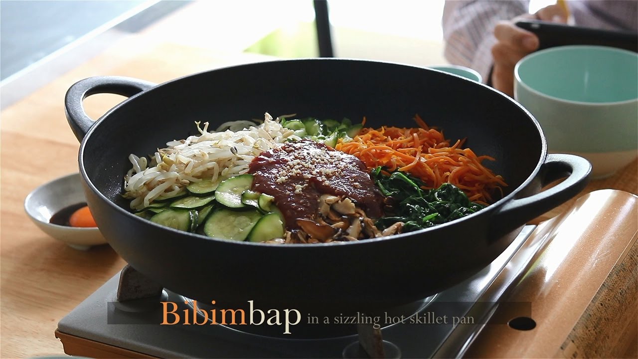 Korean Bibimbap.. in a sizzling hot skillet pan - YouTube