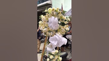 Nghệ sĩ Hoài Linh gửi hoa đến viếng tag lễ Nsut Ngọc Trinh