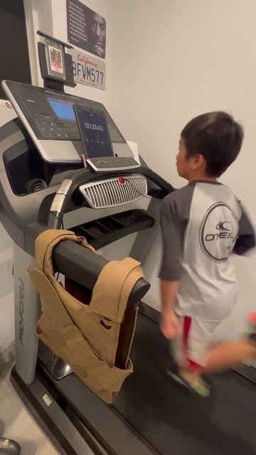 fastest-8-year-old-in-the-world-running-the-100-meter-youtube