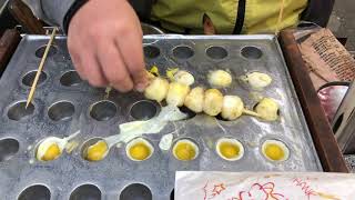 [ 台灣夜市] 小巧美味煎鳥蛋! | Lovely Fried Quail Eggs! 