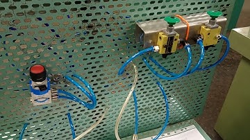 Vérin simple effet, avec commande indirecte distributeur 3/2 a commande par bouton poussoirs