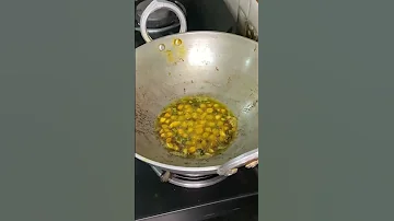 Свекровь готовит шпинат