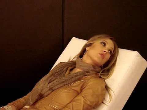 Giane Albertoni relaxa