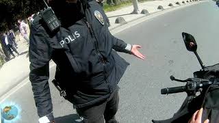 Poli̇s Çevi̇rme Napiyorsun Dişarda? Kaza