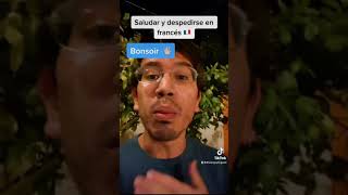 Saludar y despedirse en francés de noche.