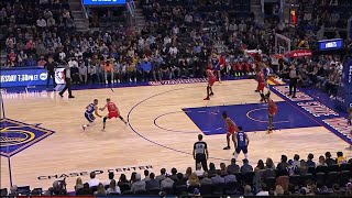 Alex Caruso just picked Steph Curry's pocket twice in a row 😮