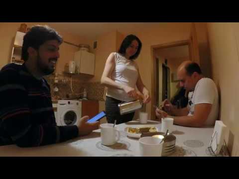 Video: Miehet, Jotka Tapasin Couchsurfing - Matador -verkon Kautta