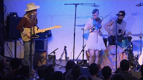 Saturday Sessions: Lillie Mae performs "Honky Tonk...