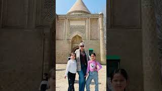 Сосын Аминанын анасы Аяжан тате, и толык командамен AISHA BIBI кесенесине экскурсияга бардык