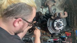Change outer tie rod 2000-2001 Infiniti I30 or nissan Maxima