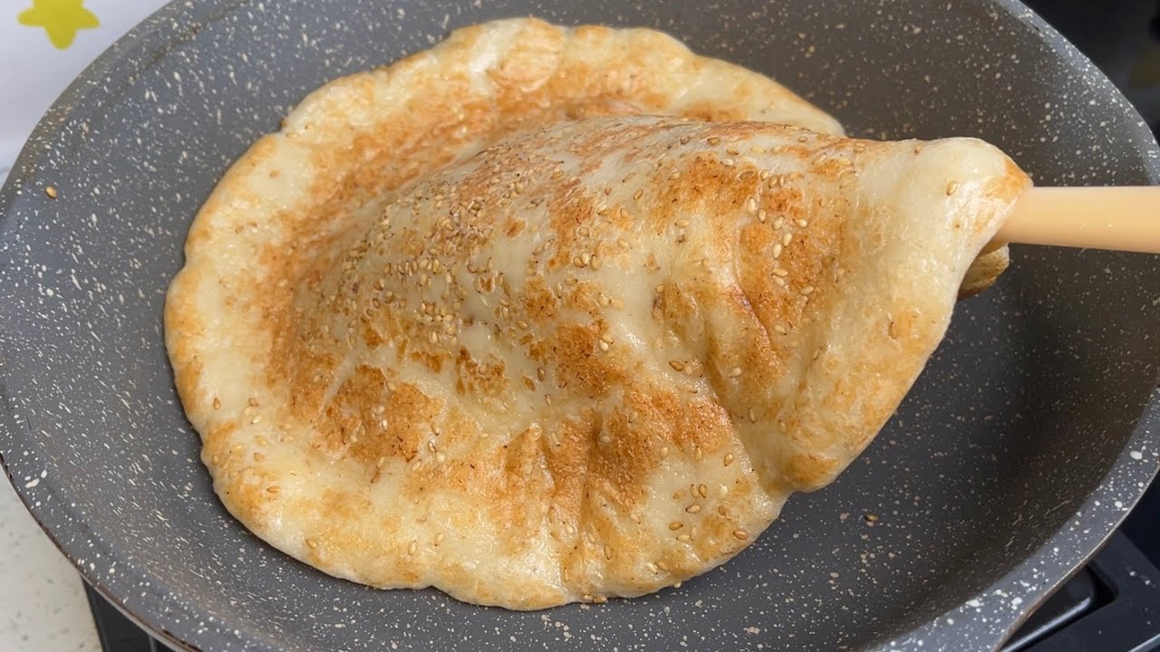 家里有香蕉不要放坏了，加一把糯米粉，出锅就是一道美食，太香了