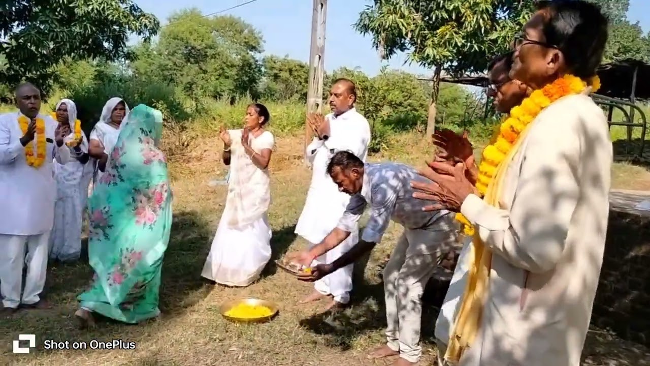 ધનતેરસ ના માં લક્ષ્મી ની પૂજા કરી નવીન નિશાન ચડાવી  આરતી વધામણાં  . જય ગુરૂ દેવ