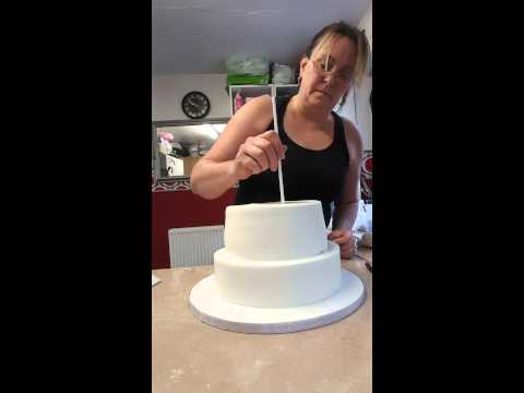 stacking-a-3-tier-plain-white-cake