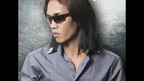 Setia Berselimut Dusta